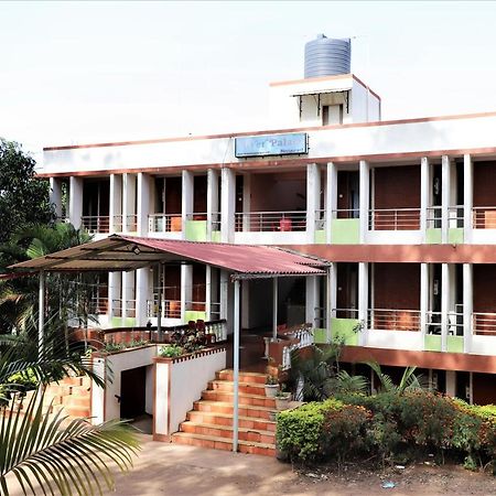 River Palace - A Valley View Hotel Panchgani Luaran gambar