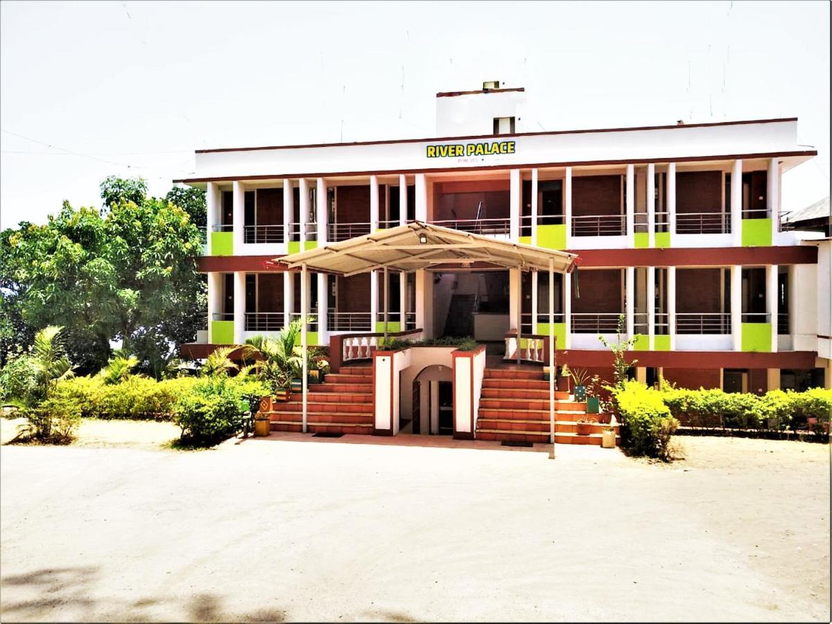 River Palace - A Valley View Hotel Panchgani Luaran gambar